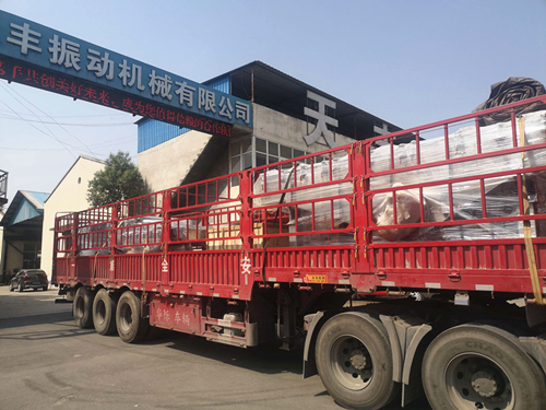 全不銹鋼噴砂直線振動篩已發(fā)貨,請袁經理注意查收！
